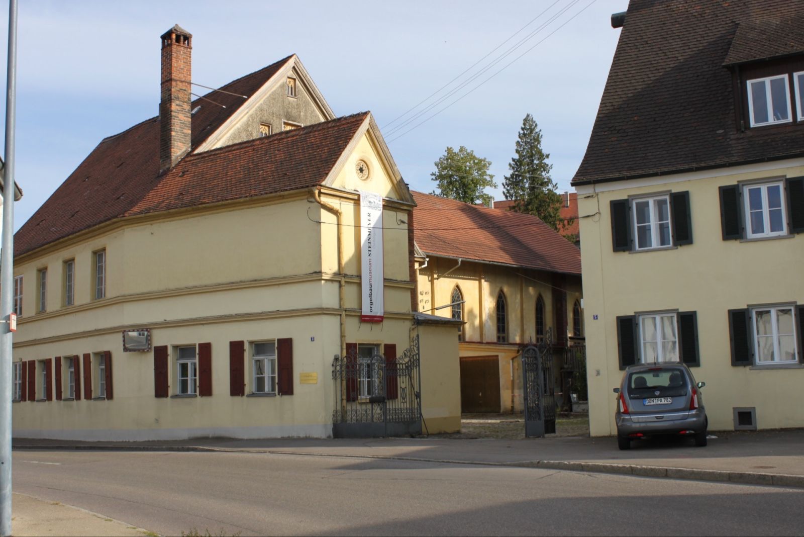 Die historischen Betriebsgebäude der Orgelbaufirma Steinmeyer in Oettingen