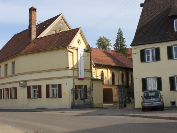 Die historischen Betriebsgebäude der Orgelbaufirma Steinmeyer in Oettingen