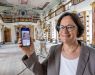 Dr. Henriette Holz bei der Vorstellung der neuen Museums-App in der historischen Bibliothek des Klosters Ottobeuren.